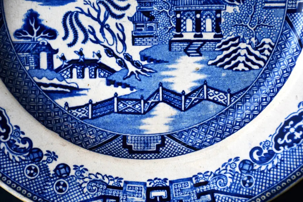 Антична викторианска чиния ’Blue Willow’ - antique
