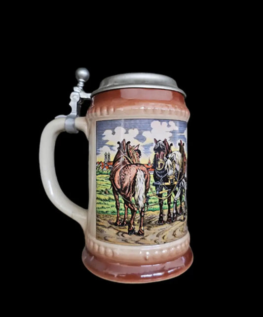 Халба с капак,вместимост 0,5L (471)