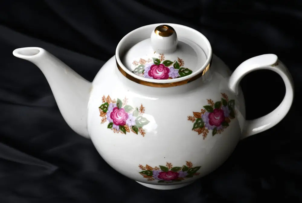 Красив винтидж чайник от СССР - Дулево - antique