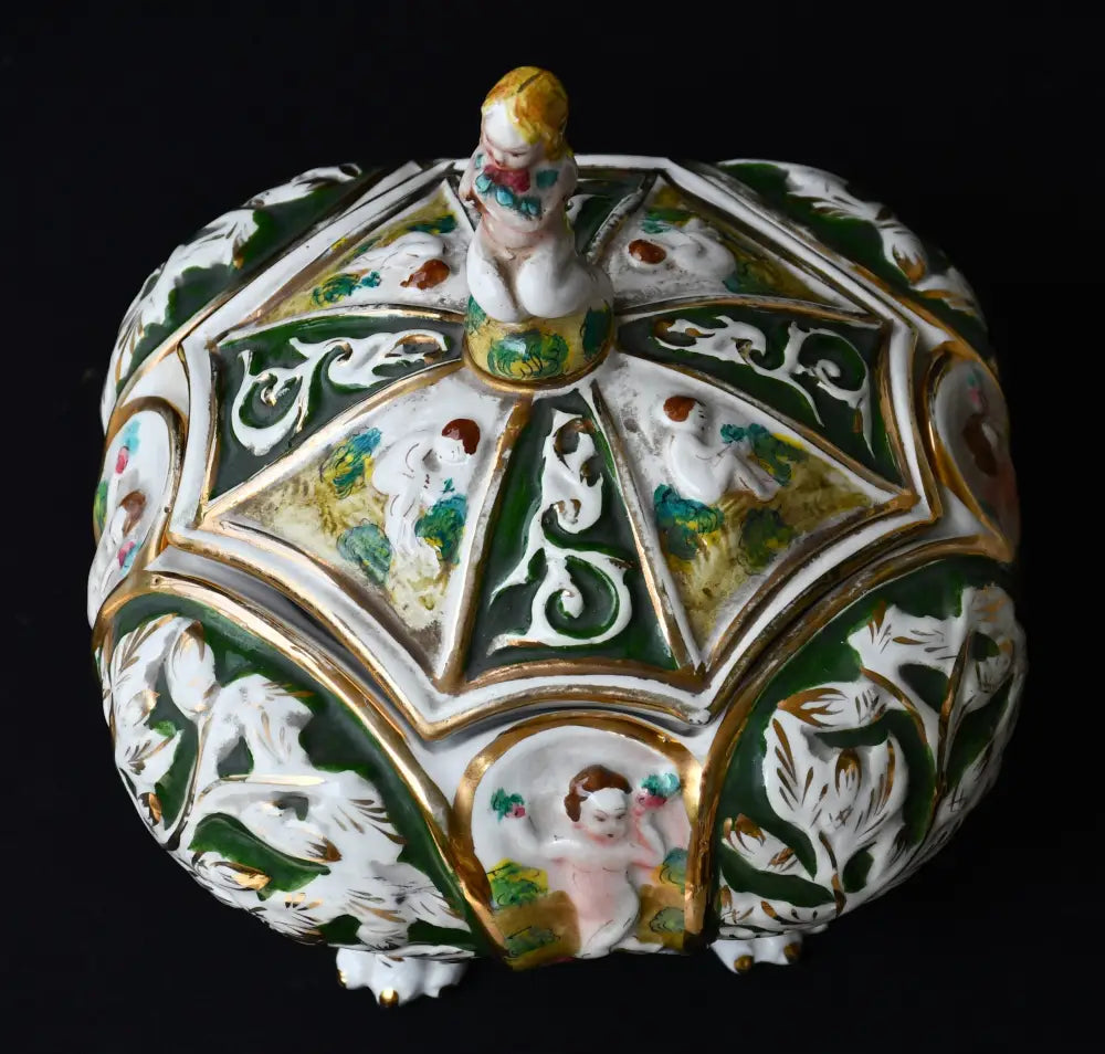 Купа с капак на Каподимонте - antique