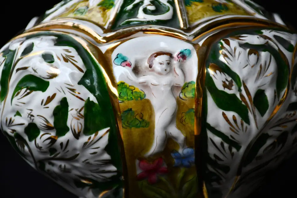 Купа с капак на Каподимонте - antique