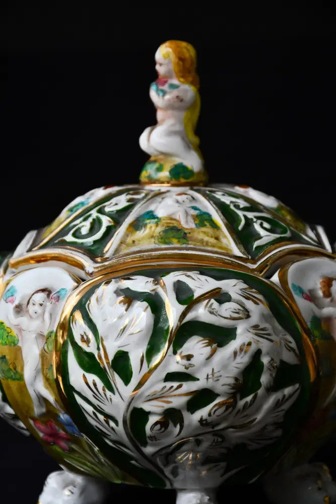 Купа с капак на Каподимонте - antique