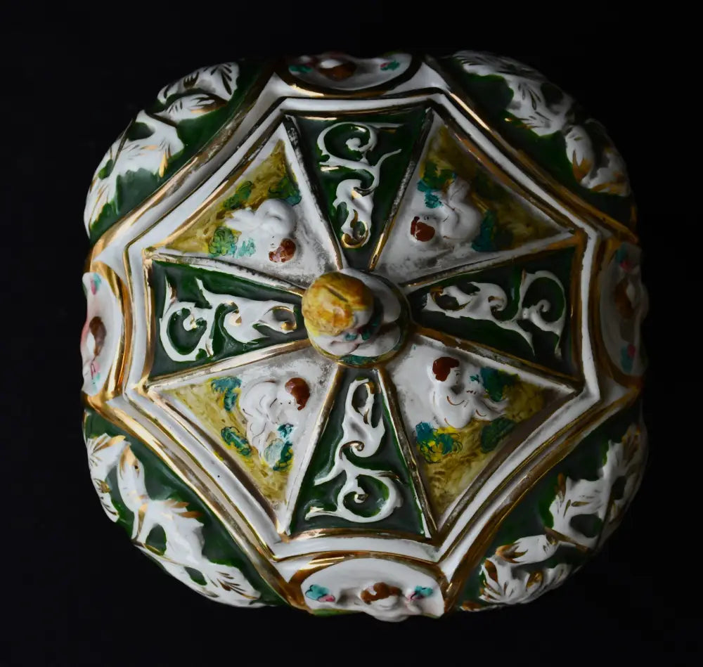Купа с капак на Каподимонте - antique