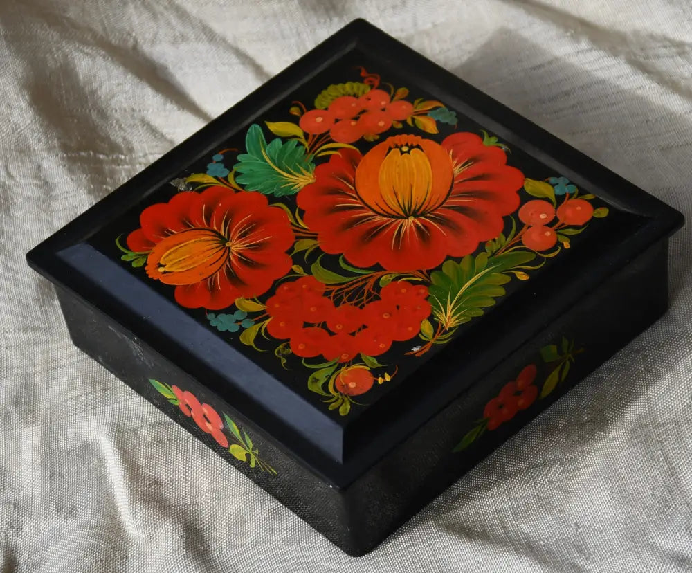 Лакова кутия ’Федоскино’ - ръчно рисувана - antique