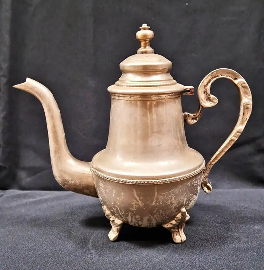 Метален чайник - antique