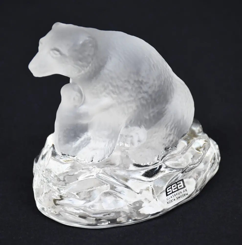 Полярна мечка с мечето си - кристална скулптура на SEA Glasbruk Kosta - antique