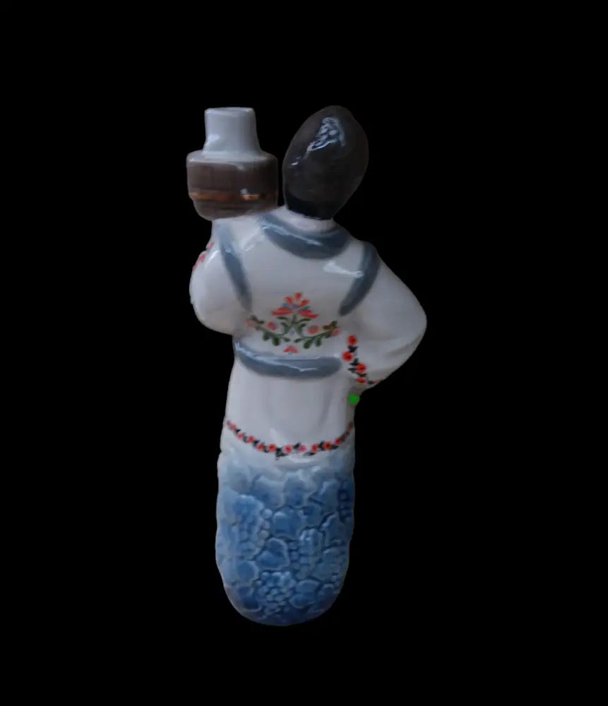 Порцеланова статуетка (157)