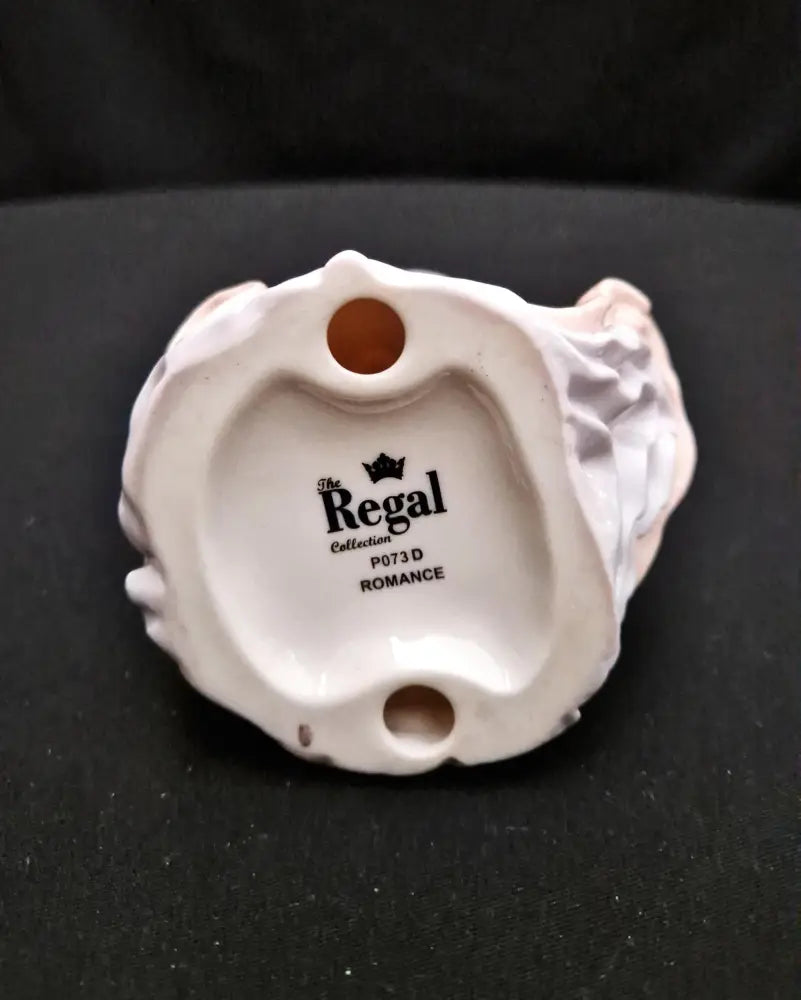 Порцеланова статуетка Regal - лимитирана колекция - antique