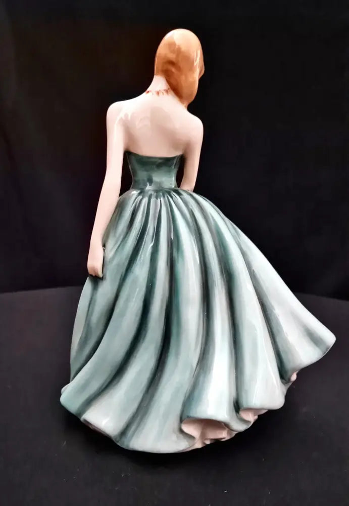 Порцеланова статуетка Royal Doulton - Sarah - antique