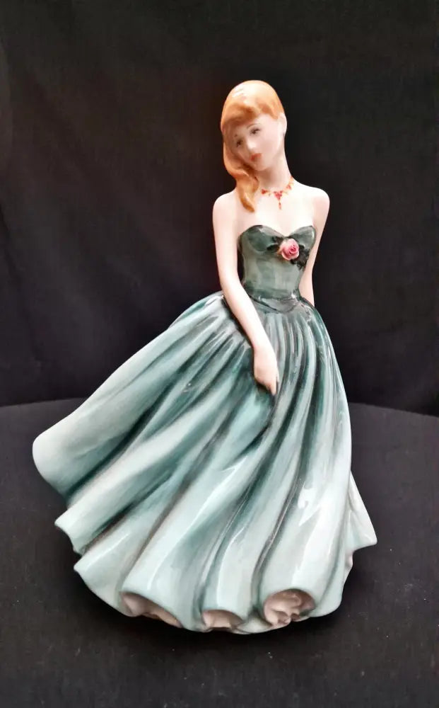 Порцеланова статуетка Royal Doulton - Sarah - antique