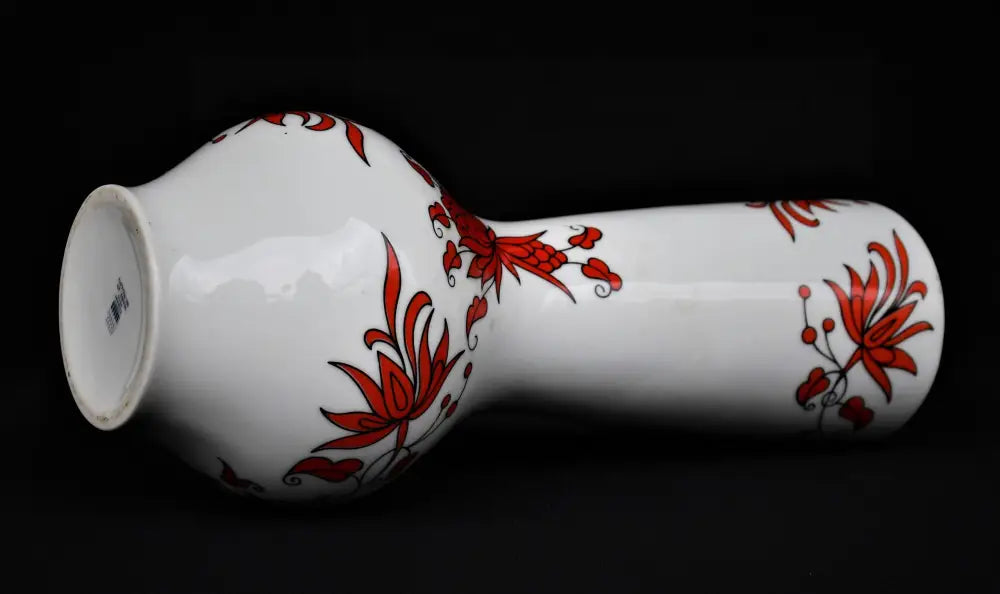 Порцеланова винтидж ваза от Жолнай/Zsolnay - antique