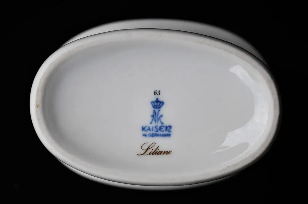 Ръчно рисувана порцеланова ваза AK Kaiser - Книги