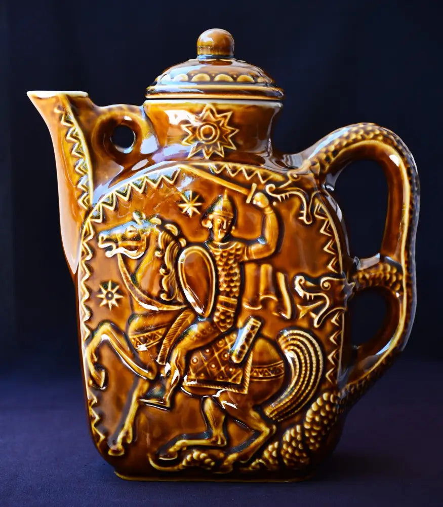 Винтидж чайник ’Св. Георги’ - майолика СССР - antique