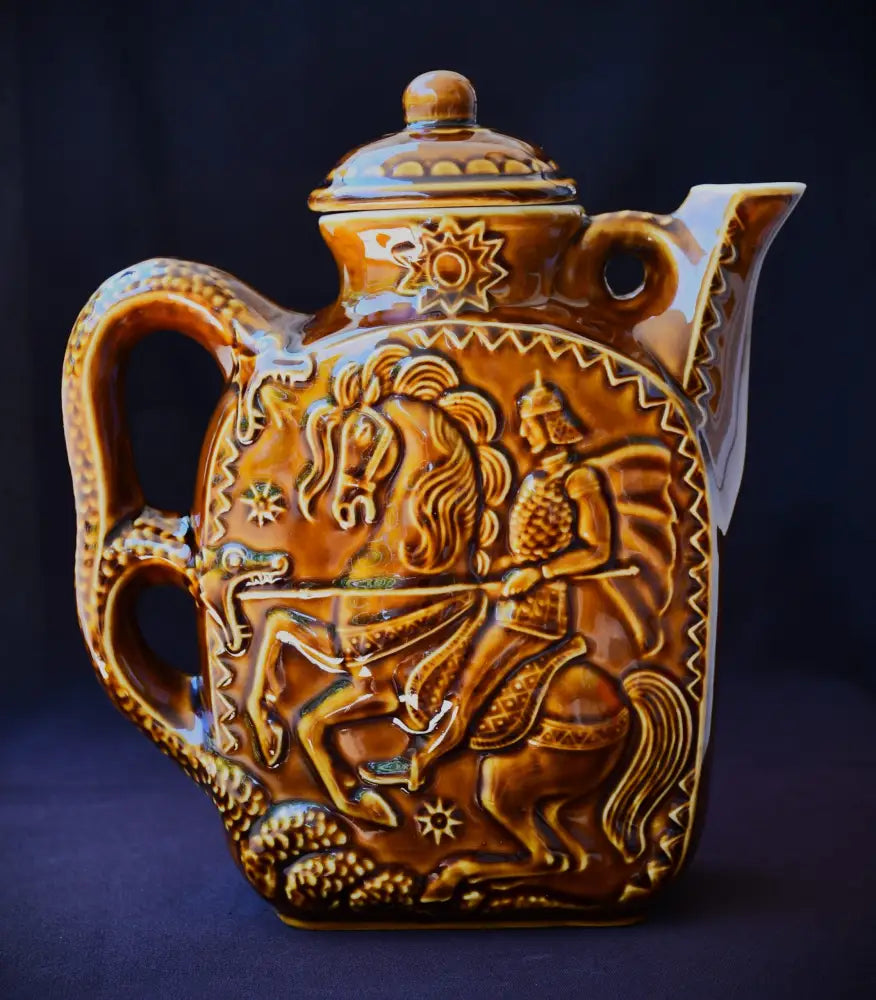 Винтидж чайник ’Св. Георги’ - майолика СССР - antique