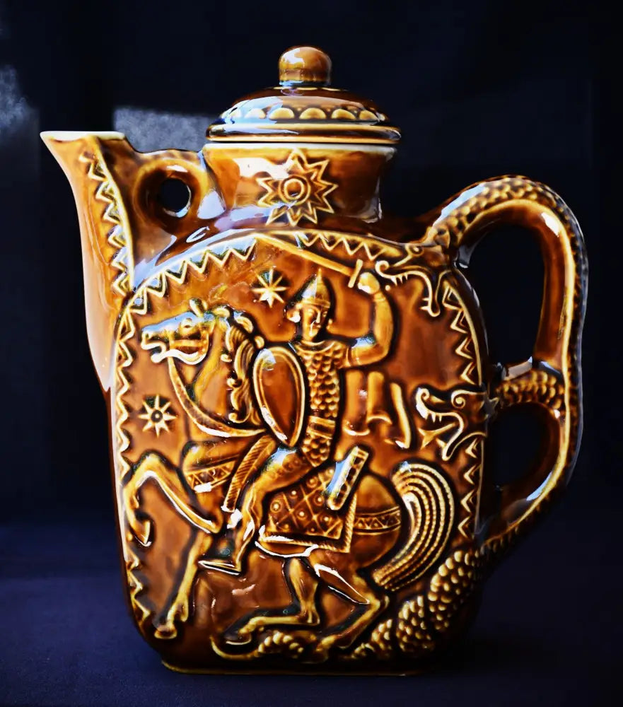 Винтидж чайник ’Св. Георги’ - майолика СССР - antique