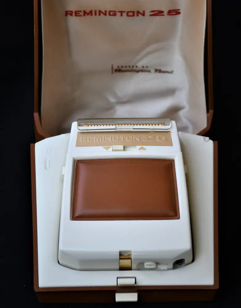Винтидж електрическа самобръсначка ’Remington 25’’ - antique