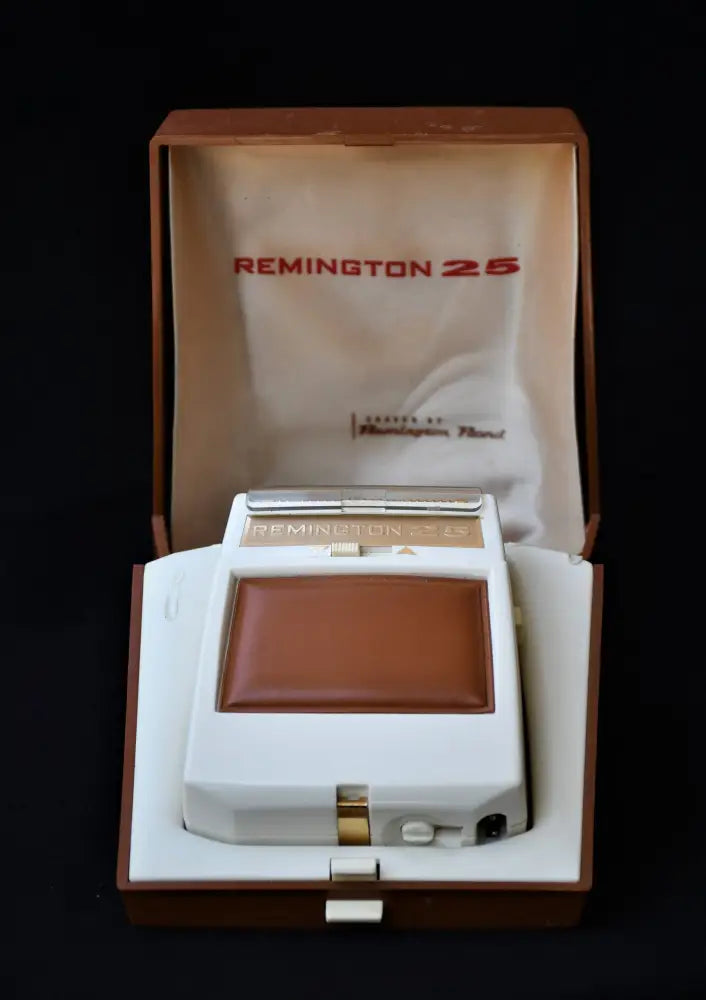 Винтидж електрическа самобръсначка ’Remington 25’’ - antique