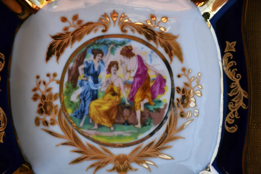 Винтидж порцеланов пепелник на ’Thun’ във виенски стил - antique